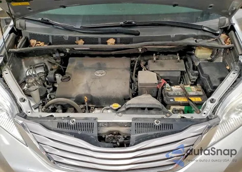 2016 Toyota Sienna Xle z USA, uszkodzony, nr VIN 5TDYK3DC3GS732780